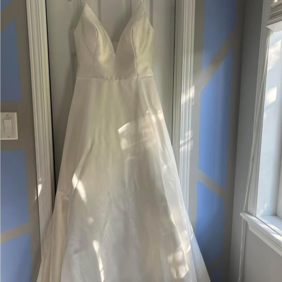 Wedding dress - Picture 2 of 5